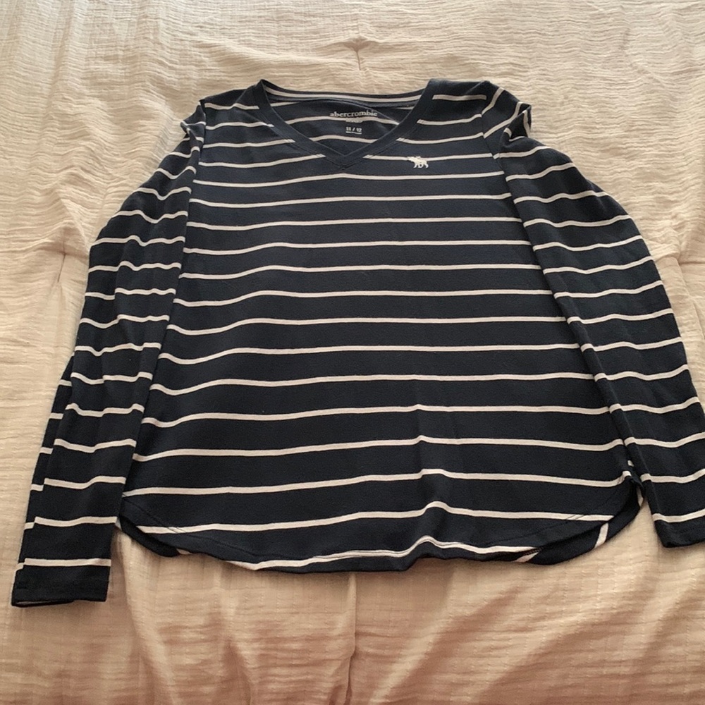 Girls Abercrombie long sleeve shirt. Navy & white size 11/12